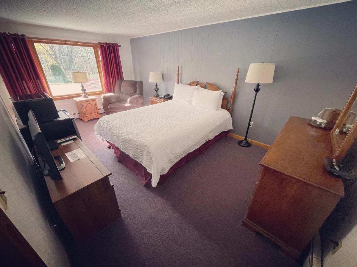 Berkshire Valley Inn North Hancock Экстерьер фото