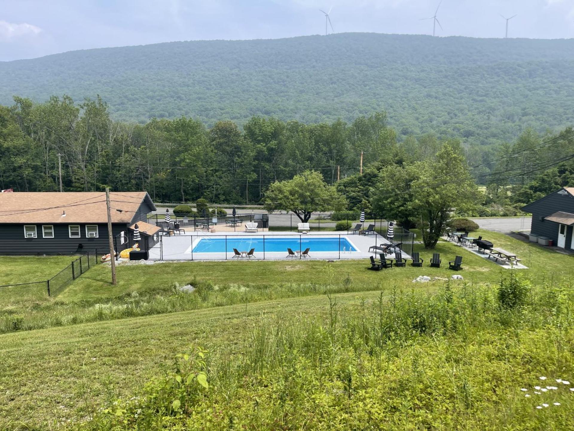 Berkshire Valley Inn North Hancock Экстерьер фото