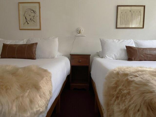 Berkshire Valley Inn North Hancock Экстерьер фото