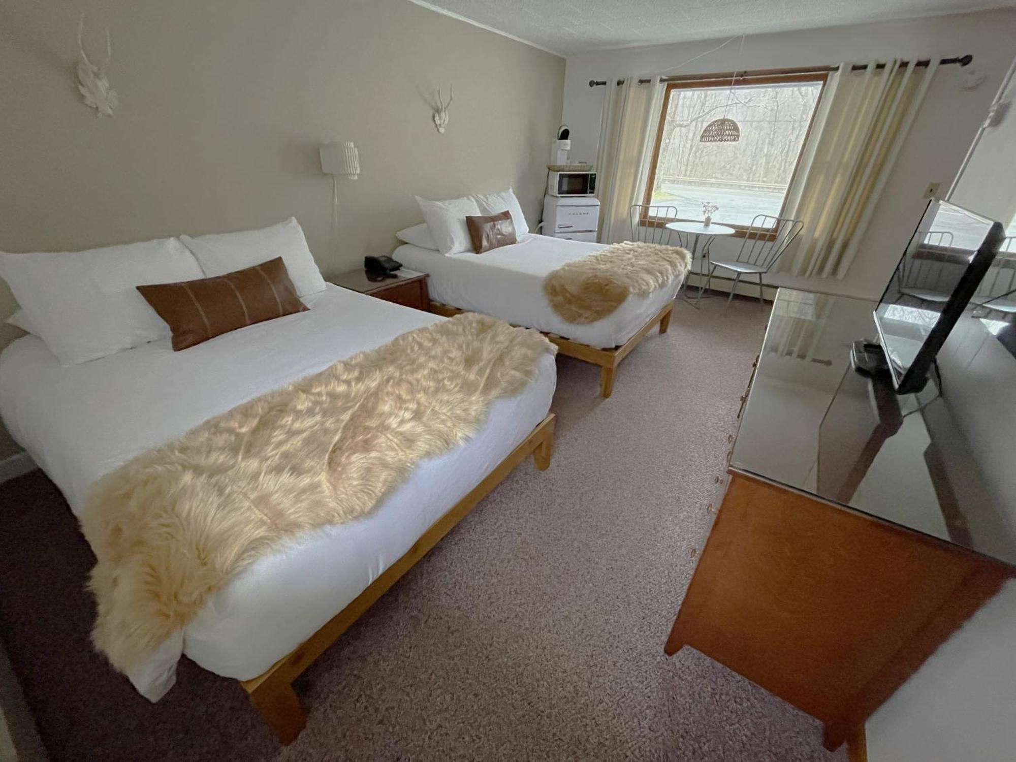 Berkshire Valley Inn North Hancock Экстерьер фото
